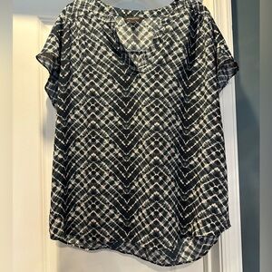Like new Banana Republic Stylish Blouse